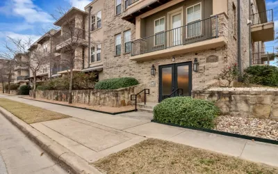 Condominium For Sale in Tarrant County , 2800 Sandage Avenue 206, Fort Worth, Texas 76109, 3 Bedrooms, 3 Bathrooms, 2 Garage spaces, 2,120 Sqft, built in 2008, Preowned, Price $460,000, mls#21254905, Real Estate Agent in Fort Worth, Homes For Sale in Tarrant county, Homes For Sale in Fort Worth, Realtor in Fort Worth Texas, Real Estate Brokerage Independent Realty Texas, Luminita Cordes Realtor