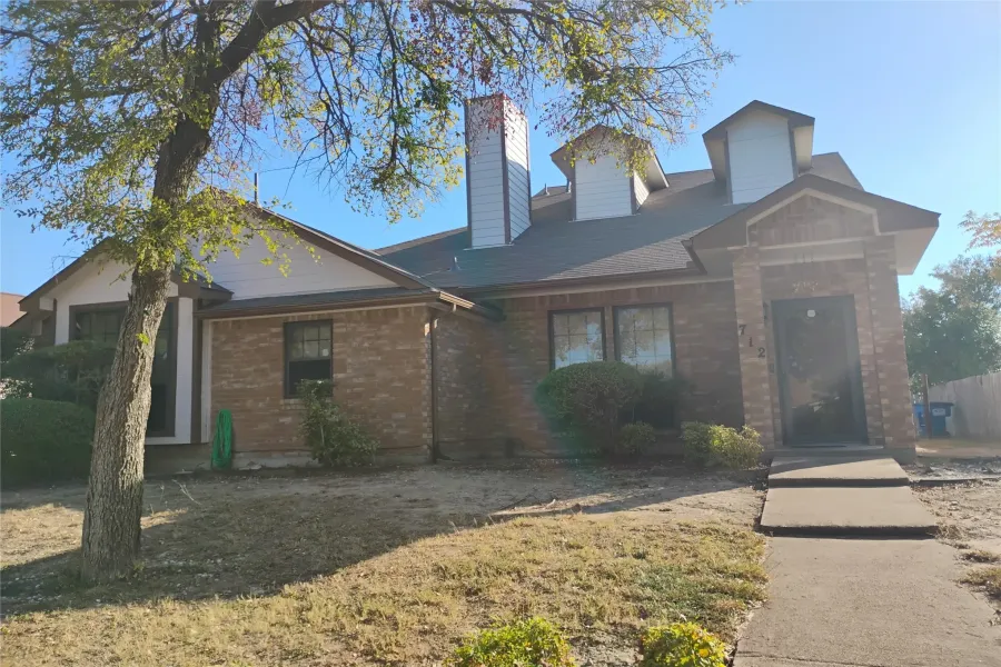 Single Family Residence For Sale in Dallas County , 712 Atteberry Lane, Lancaster, Texas 75146, 3 Bedrooms, 2 Bathrooms, 2 Garage spaces, 1,434 Sqft, built in 1985, Preowned, Price $250,000, mls#21114495, Real Estate Agent in Lancaster, Homes For Sale in Dallas county, Homes For Sale in Lancaster, Realtor in Lancaster Texas, Real Estate Brokerage Independent Realty Texas, Luminita Cordes Realtor
