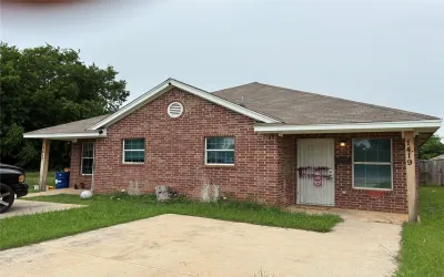 Duplex For Sale in Tarrant County , 1419 E Robert Street 1417, Fort Worth, Texas 76104, 6 Bedrooms, 4 Bathrooms, Garage spaces, 0 Sqft, built in 2005, Preowned, Price $340,000, mls#21258436, Real Estate Agent in Fort Worth, Homes For Sale in Tarrant county, Homes For Sale in Fort Worth, Realtor in Fort Worth Texas, Real Estate Brokerage Independent Realty Texas, Luminita Cordes Realtor