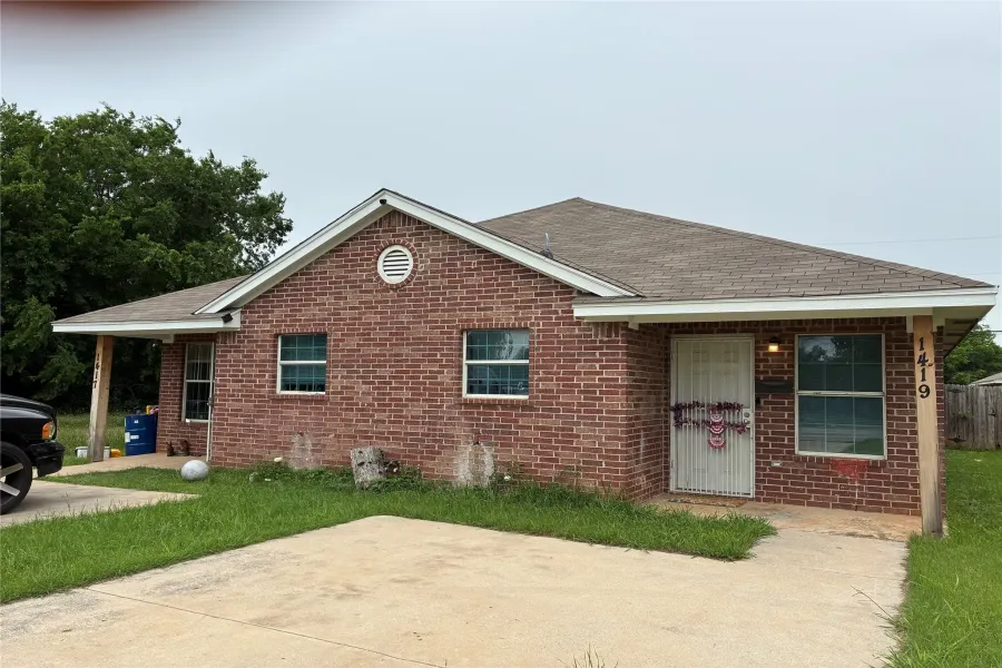 Duplex For Sale in Tarrant County , 1419 E Robert Street 1417, Fort Worth, Texas 76104, 6 Bedrooms, 4 Bathrooms, Garage spaces, 0 Sqft, built in 2005, Preowned, Price $340,000, mls#21258436, Real Estate Agent in Fort Worth, Homes For Sale in Tarrant county, Homes For Sale in Fort Worth, Realtor in Fort Worth Texas, Real Estate Brokerage Independent Realty Texas, Luminita Cordes Realtor