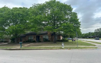 Single Family Residence For Sale in Dallas County , 3901 W Country Club Drive, Irving, Texas 75038, 3 Bedrooms, 2 Bathrooms, 2 Garage spaces, 2,185 Sqft, built in 1981, Preowned, Price $379,000, mls#21227282, Real Estate Agent in Irving, Homes For Sale in Dallas county, Homes For Sale in Irving, Realtor in Irving Texas, Real Estate Brokerage Independent Realty Texas, Luminita Cordes Realtor