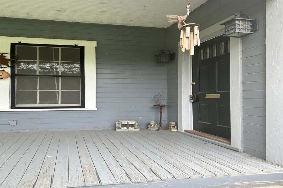 Single Family Residence For Sale in Falls County , 821 Ward Street, Marlin, Texas 76661, 2 Bedrooms, 1 Bathroom, Garage spaces, 1,407 Sqft, built in 1940, Price $174,999, mls#21258405, Real Estate Agent in Marlin, Homes For Sale in Falls county, Homes For Sale in Marlin, Realtor in Marlin Texas, Real Estate Brokerage Independent Realty Texas, Luminita Cordes Realtor