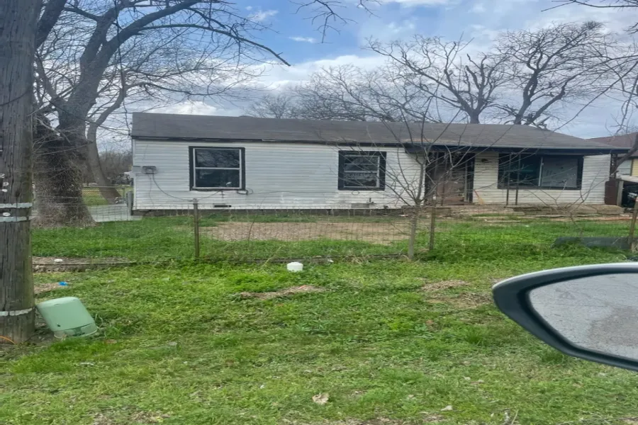 Single Family Residence For Sale in Dallas County , 815 Kissell Road, Wilmer, Texas 75172, 2 Bedrooms, 1 Bathroom, Garage spaces, 816 Sqft, built in 1955, Price $110,000, mls#21259174, Real Estate Agent in Wilmer, Homes For Sale in Dallas county, Homes For Sale in Wilmer, Realtor in Wilmer Texas, Real Estate Brokerage Independent Realty Texas, Luminita Cordes Realtor