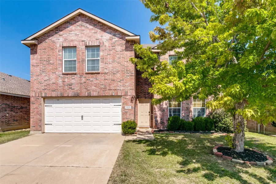 Single Family Residence For Sale in Tarrant County , 1629 Quails Nest Drive, Fort Worth, Texas 76177, 5 Bedrooms, 3 Bathrooms, 2 Garage spaces, 2,889 Sqft, built in 2007, Preowned, Price $390,000, mls#21260158, Real Estate Agent in Fort Worth, Homes For Sale in Tarrant county, Homes For Sale in Fort Worth, Realtor in Fort Worth Texas, Real Estate Brokerage Independent Realty Texas, Luminita Cordes Realtor