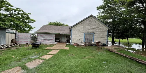 Single Family Residence For Sale in Hill County , 309 S Barry Street, Mertens, Texas 76666, 2 Bedrooms, 1 Bathroom, Garage spaces, 800 Sqft, built in 1945, Price $60,000, mls#21261069, Real Estate Agent in Mertens, Homes For Sale in Hill county, Homes For Sale in Mertens, Realtor in Mertens Texas, Real Estate Brokerage Independent Realty Texas, Luminita Cordes Realtor
