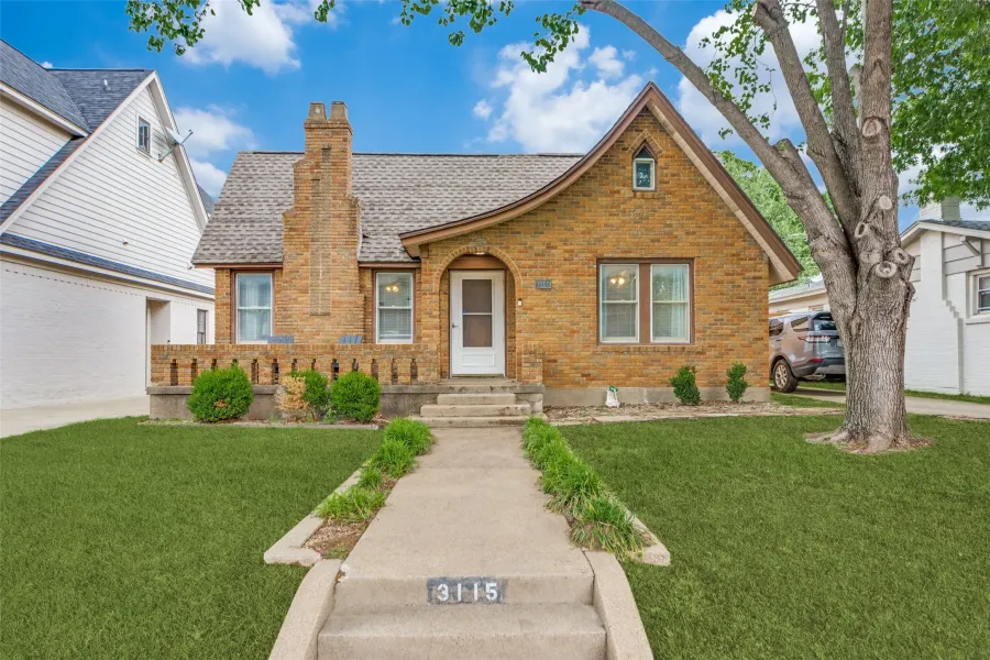 Single Family Residence For Rent in Tarrant County , 3115 Odessa Avenue, Fort Worth, Texas 76109, 3 Bedrooms, 3 Bathrooms, 2 Garage spaces, 1,556 Sqft, built in 1930, Preowned, Price $4,250, mls#21249432, Real Estate Agent in Fort Worth, Homes For Rent in Tarrant county, Homes For Rent in Fort Worth, Realtor in Fort Worth Texas, Real Estate Brokerage Independent Realty Texas, Luminita Cordes Realtor
