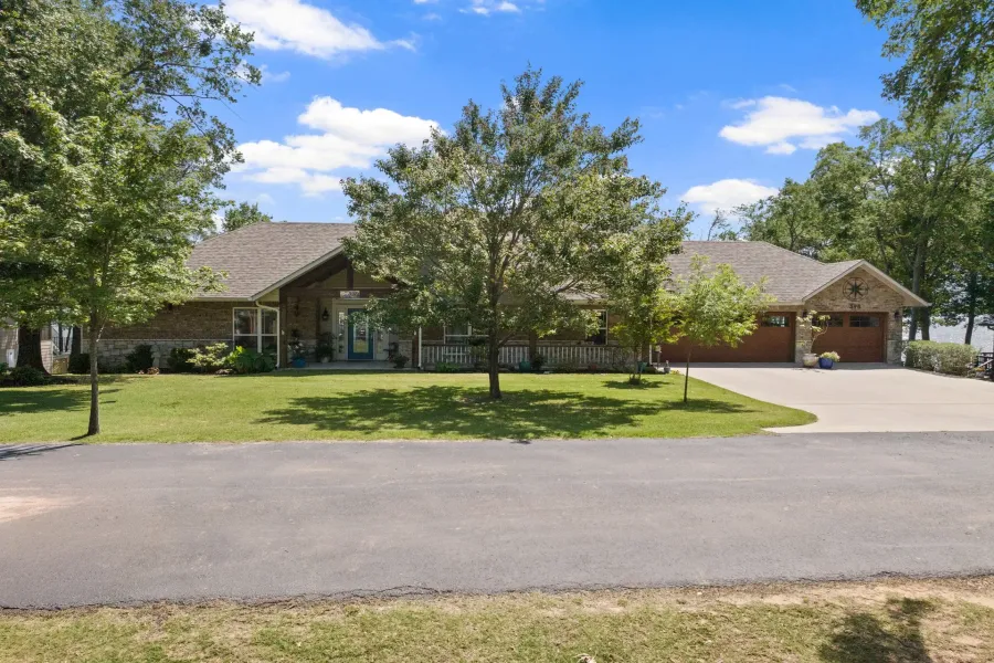 Single Family Residence For Sale in Titus County , 398 Private Road 2939, Pittsburg, Texas 75686, 3 Bedrooms, 3 Bathrooms, 3 Garage spaces, 2,751 Sqft, built in 2017, Price $1,300,000, mls#21261474, Real Estate Agent in Pittsburg, Homes For Sale in Titus county, Homes For Sale in Pittsburg, Realtor in Pittsburg Texas, Real Estate Brokerage Independent Realty Texas, Luminita Cordes Realtor
