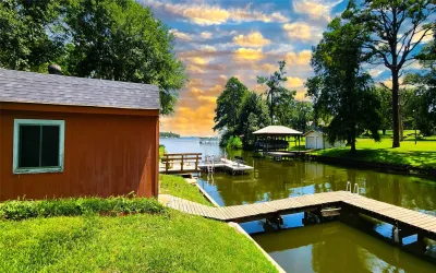 Single Family Residence For Rent in Henderson County , 542 Wildewood Drive, Chandler, Texas 75758, 3 Bedrooms, 2 Bathrooms, Garage spaces, 2,100 Sqft, built in 1977, Price $2,795, mls#21256589, Real Estate Agent in Chandler, Homes For Rent in Henderson county, Homes For Rent in Chandler, Realtor in Chandler Texas, Real Estate Brokerage Independent Realty Texas, Luminita Cordes Realtor