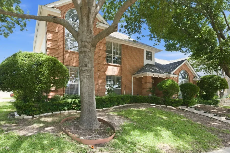 Single Family Residence For Sale in Tarrant County , 8461 Golf Club Circle, Fort Worth, Texas 76179, 3 Bedrooms, 3 Bathrooms, 2 Garage spaces, 1,910 Sqft, built in 1993, Price $337,000, mls#21263459, Real Estate Agent in Fort Worth, Homes For Sale in Tarrant county, Homes For Sale in Fort Worth, Realtor in Fort Worth Texas, Real Estate Brokerage Independent Realty Texas, Luminita Cordes Realtor