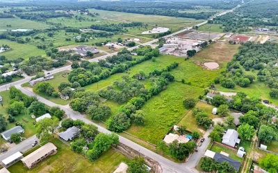 Single Family Residence For Sale in Montague County , 201 Croxton Street, Nocona, Texas 76255, 2 Bedrooms, 1 Bathroom, Garage spaces, 938 Sqft, built in 1936, Price $300,000, mls#21264299, Real Estate Agent in Nocona, Homes For Sale in Montague county, Homes For Sale in Nocona, Realtor in Nocona Texas, Real Estate Brokerage Independent Realty Texas, Luminita Cordes Realtor