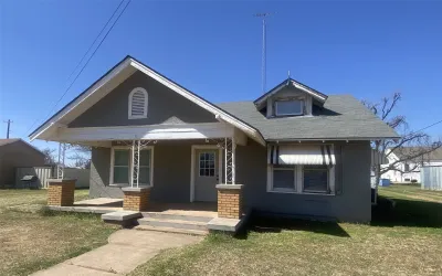 Single Family Residence For Sale in Haskell County , 406 Jefferson Street, Rochester, Texas 79544, 3 Bedrooms, 1 Bathroom, Garage spaces, 1,232 Sqft, built in 1932, Price $139,000, mls#21264730, Real Estate Agent in Rochester, Homes For Sale in Haskell county, Homes For Sale in Rochester, Realtor in Rochester Texas, Real Estate Brokerage Independent Realty Texas, Luminita Cordes Realtor