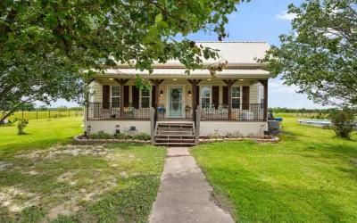 Single Family Residence For Sale in Hunt County , 404 Fm 1566 W, Wolfe City, Texas 75496, 2 Bedrooms, 2 Bathrooms, Garage spaces, 1,628 Sqft, built in 1965, Price $1,200,000, mls#21262261, Real Estate Agent in Wolfe City, Homes For Sale in Hunt county, Homes For Sale in Wolfe City, Realtor in Wolfe City Texas, Real Estate Brokerage Independent Realty Texas, Luminita Cordes Realtor