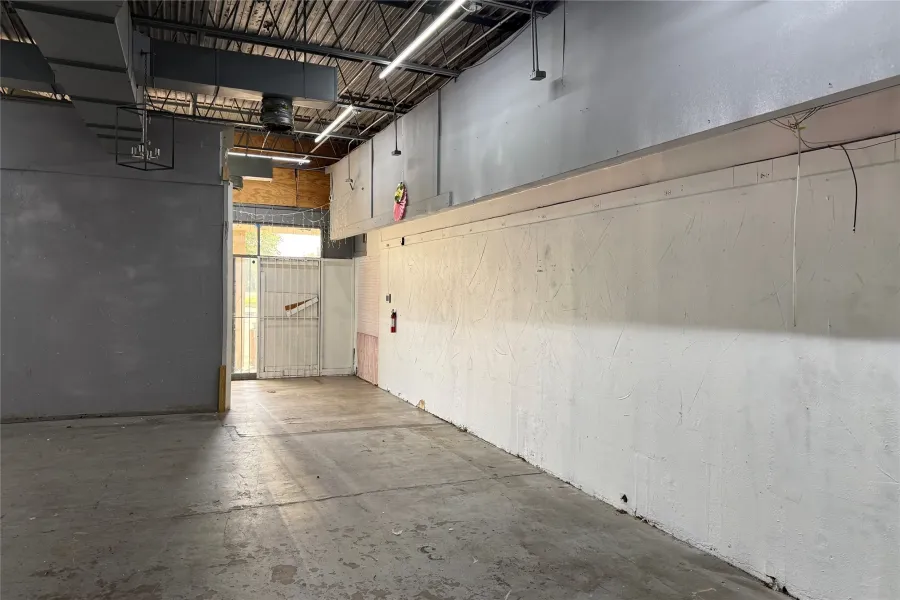 Retail For Rent in Dallas County , 4737 Village Fair Drive 102, Dallas, Texas 75224, 0, 0, Garage spaces, 0 Sqft, built in 1972, Price $1,500, mls#21265579, Real Estate Agent in Dallas, Homes For Rent in Dallas county, Homes For Rent in Dallas, Realtor in Dallas Texas, Real Estate Brokerage Independent Realty Texas, Luminita Cordes Realtor