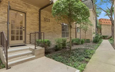 Condominium For Sale in Tarrant County , 4312 Bellaire Drive S 111, Fort Worth, Texas 76109, 2 Bedrooms, 2 Bathrooms, Garage spaces, 1,275 Sqft, built in 1965, Price $239,000, mls#21264663, Real Estate Agent in Fort Worth, Homes For Sale in Tarrant county, Homes For Sale in Fort Worth, Realtor in Fort Worth Texas, Real Estate Brokerage Independent Realty Texas, Luminita Cordes Realtor