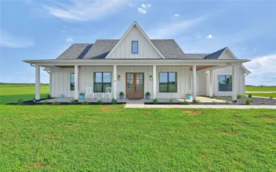 Single Family Residence For Sale in Grayson County , 1553 South Road, Whitesboro, Texas 76273, 3 Bedrooms, 3 Bathrooms, 2 Garage spaces, 2,129 Sqft, built in 2022, Price $620,000, mls#21092608, Real Estate Agent in Whitesboro, Homes For Sale in Grayson county, Homes For Sale in Whitesboro, Realtor in Whitesboro Texas, Real Estate Brokerage Independent Realty Texas, Luminita Cordes Realtor