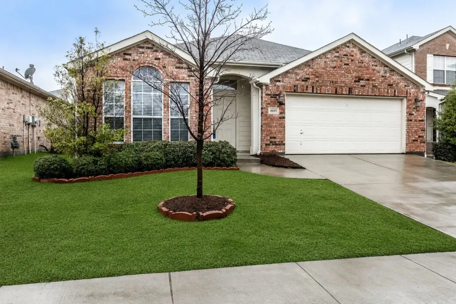 Single Family Residence For Rent in Tarrant County , 4241 Summer Star Lane, Fort Worth, Texas 76244, 3 Bedrooms, 2 Bathrooms, 2 Garage spaces, 2,086 Sqft, built in 2004, Price $2,200, mls#21267591, Real Estate Agent in Fort Worth, Homes For Rent in Tarrant county, Homes For Rent in Fort Worth, Realtor in Fort Worth Texas, Real Estate Brokerage Independent Realty Texas, Luminita Cordes Realtor