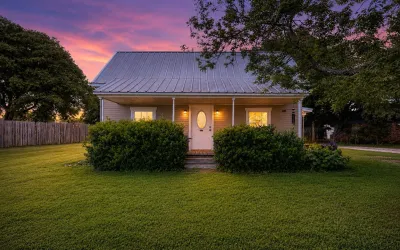 Single Family Residence For Sale in Johnson County , 302 Tower Road, Rio Vista, Texas 76093, 2 Bedrooms, 2 Bathrooms, Garage spaces, 1,234 Sqft, built in 1940, Price $190,000, mls#21267667, Real Estate Agent in Rio Vista, Homes For Sale in Johnson county, Homes For Sale in Rio Vista, Realtor in Rio Vista Texas, Real Estate Brokerage Independent Realty Texas, Luminita Cordes Realtor