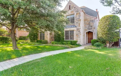 Single Family Residence For Sale in Tarrant County , 5431 El Campo Avenue, Fort Worth, Texas 76107, 4 Bedrooms, 4 Bathrooms, 2 Garage spaces, 2,579 Sqft, built in 2005, Price $670,000, mls#21269872, Real Estate Agent in Fort Worth, Homes For Sale in Tarrant county, Homes For Sale in Fort Worth, Realtor in Fort Worth Texas, Real Estate Brokerage Independent Realty Texas, Luminita Cordes Realtor