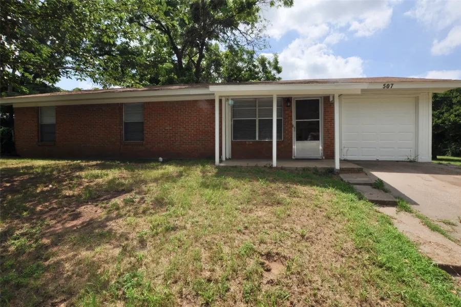Single Family Residence For Sale in Parker County , 507 N Merrimac Street, Weatherford, Texas 76086, 3 Bedrooms, 1 Bathroom, 1 Garage spaces, 1,008 Sqft, built in 0, Price $229,000, mls#21268169, Real Estate Agent in Weatherford, Homes For Sale in Parker county, Homes For Sale in Weatherford, Realtor in Weatherford Texas, Real Estate Brokerage Independent Realty Texas, Luminita Cordes Realtor