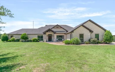 Single Family Residence For Sale in Van Zandt County , 347 VZ County Road 3108, Edgewood, Texas 75117, 4 Bedrooms, 3 Bathrooms, 2 Garage spaces, 3,004 Sqft, built in 2007, Price $1,300,000, mls#21271865, Real Estate Agent in Edgewood, Homes For Sale in Van Zandt county, Homes For Sale in Edgewood, Realtor in Edgewood Texas, Real Estate Brokerage Independent Realty Texas, Luminita Cordes Realtor