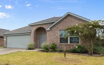 Single Family Residence For Sale in Johnson County , 1100 Nighthawk Trail, Alvarado, Texas 76009, 3 Bedrooms, 2 Bathrooms, 2 Garage spaces, 1,695 Sqft, built in 2021, Price $285,000, mls#21272881, Real Estate Agent in Alvarado, Homes For Sale in Johnson county, Homes For Sale in Alvarado, Realtor in Alvarado Texas, Real Estate Brokerage Independent Realty Texas, Luminita Cordes Realtor