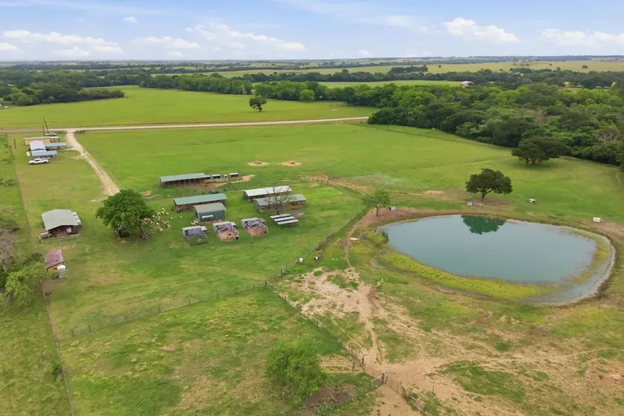 Manufactured Home For Sale in Hill County , 7956 Fm 2114, Hubbard, Texas 76648, 3 Bedrooms, 2 Bathrooms, Garage spaces, 1,088 Sqft, built in 2000, Price $600,000, mls#21272665, Real Estate Agent in Hubbard, Homes For Sale in Hill county, Homes For Sale in Hubbard, Realtor in Hubbard Texas, Real Estate Brokerage Independent Realty Texas, Luminita Cordes Realtor