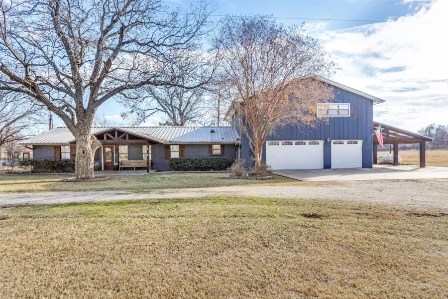 Single Family Residence For Sale in Wise County , 963 County Road 1340, Chico, Texas 76431, 3 Bedrooms, 2 Bathrooms, 3 Garage spaces, 3,760 Sqft, built in 1986, Price $915,000, mls#21266996, Real Estate Agent in Chico, Homes For Sale in Wise county, Homes For Sale in Chico, Realtor in Chico Texas, Real Estate Brokerage Independent Realty Texas, Luminita Cordes Realtor