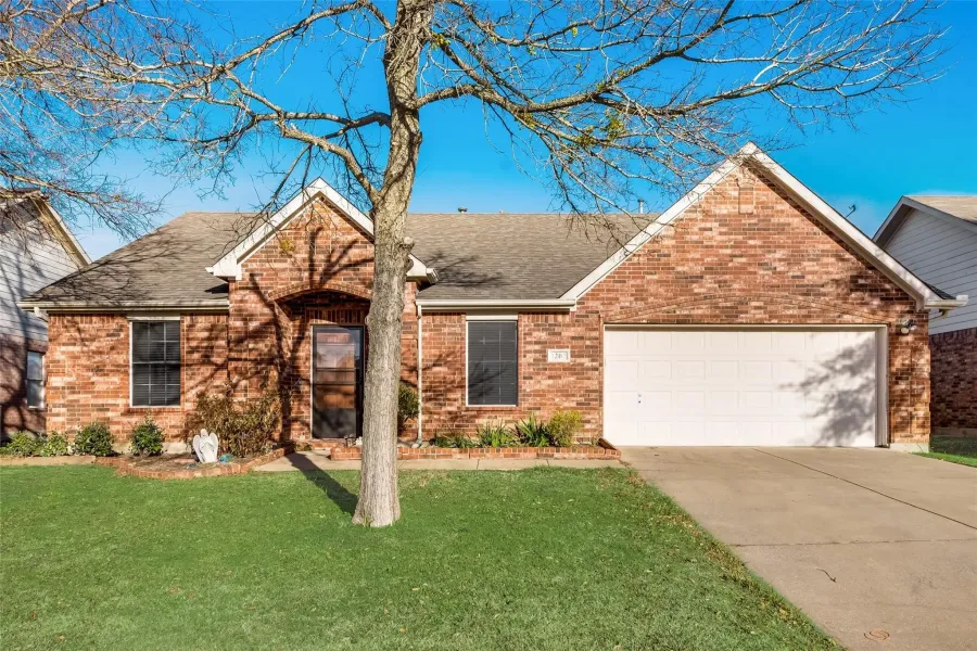 Single Family Residence For Sale in Kaufman County , 1202 Halifax Lane, Forney, Texas 75126, 3 Bedrooms, 2 Bathrooms, 2 Garage spaces, 1,625 Sqft, built in 2002, Price $250,000, mls#21270936, Real Estate Agent in Forney, Homes For Sale in Kaufman county, Homes For Sale in Forney, Realtor in Forney Texas, Real Estate Brokerage Independent Realty Texas, Luminita Cordes Realtor