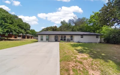 Single Family Residence For Sale in Henderson County , 614 Colonial Drive, Athens, Texas 75751, 4 Bedrooms, 2 Bathrooms, Garage spaces, 2,063 Sqft, built in 1977, Price $289,000, mls#21274873, Real Estate Agent in Athens, Homes For Sale in Henderson county, Homes For Sale in Athens, Realtor in Athens Texas, Real Estate Brokerage Independent Realty Texas, Luminita Cordes Realtor