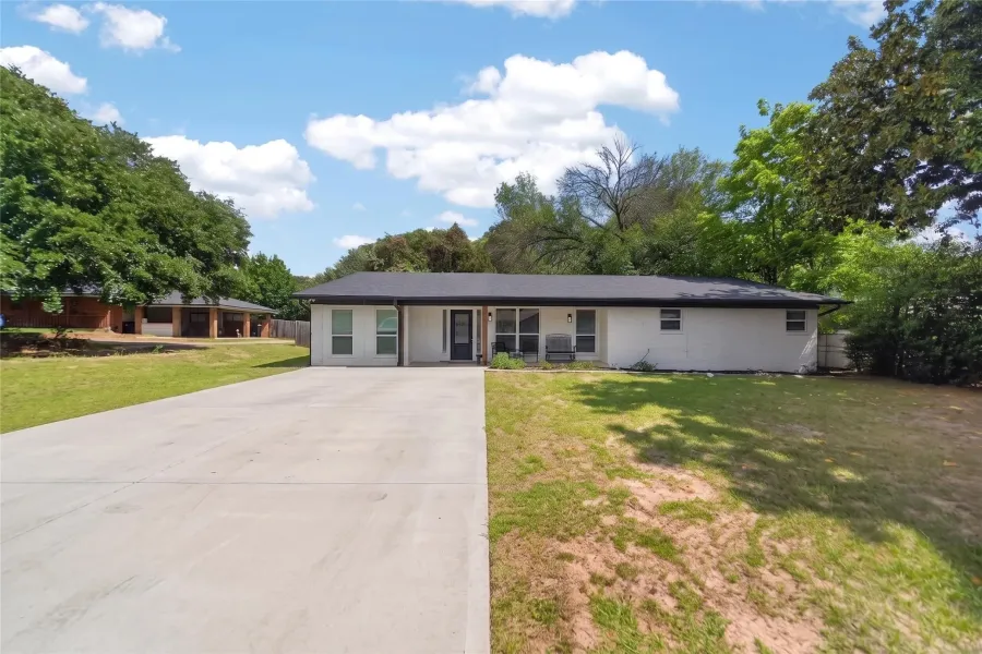 Single Family Residence For Sale in Henderson County , 614 Colonial Drive, Athens, Texas 75751, 4 Bedrooms, 2 Bathrooms, Garage spaces, 2,063 Sqft, built in 1977, Price $289,000, mls#21274873, Real Estate Agent in Athens, Homes For Sale in Henderson county, Homes For Sale in Athens, Realtor in Athens Texas, Real Estate Brokerage Independent Realty Texas, Luminita Cordes Realtor