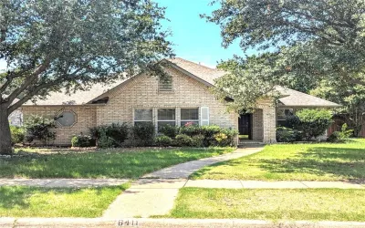 Single Family Residence For Sale in Collin County , 6411 Nottoway Court, Frisco, Texas 75035, 3 Bedrooms, 3 Bathrooms, 2 Garage spaces, 2,082 Sqft, built in 1997, Price $399,000, mls#21273898, Real Estate Agent in Frisco, Homes For Sale in Collin county, Homes For Sale in Frisco, Realtor in Frisco Texas, Real Estate Brokerage Independent Realty Texas, Luminita Cordes Realtor