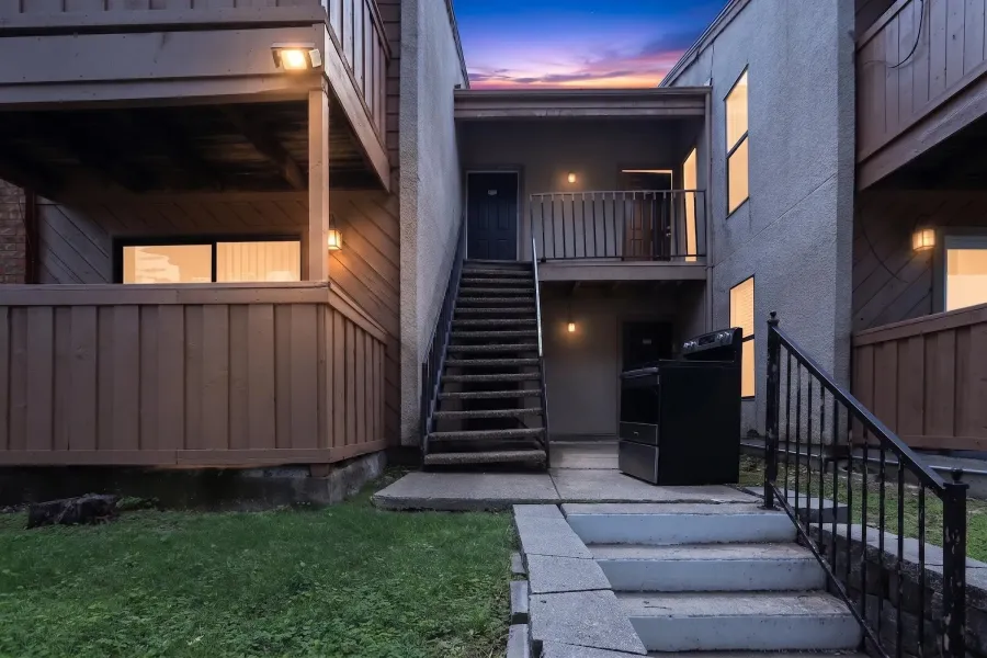 Condominium For Sale in Dallas County , 8110 Skillman Street 1057, Dallas, Texas 75231, 2 Bedrooms, 1 Bathroom, Garage spaces, 723 Sqft, built in 1980, Price $107,000, mls#21275405, Real Estate Agent in Dallas, Homes For Sale in Dallas county, Homes For Sale in Dallas, Realtor in Dallas Texas, Real Estate Brokerage Independent Realty Texas, Luminita Cordes Realtor