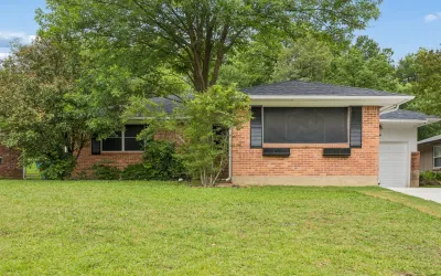 Single Family Residence For Sale in Grayson County , 636 Kessler Boulevard, Sherman, Texas 75092, 3 Bedrooms, 1 Bathroom, 1 Garage spaces, 1,347 Sqft, built in 1950, Price $235,000, mls#21278025, Real Estate Agent in Sherman, Homes For Sale in Grayson county, Homes For Sale in Sherman, Realtor in Sherman Texas, Real Estate Brokerage Independent Realty Texas, Luminita Cordes Realtor