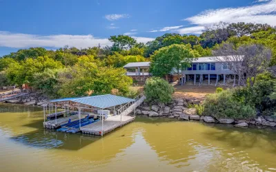 Single Family Residence For Sale in Brown County , 6926 Shamrock Drive, Brownwood, Texas 76801, 3 Bedrooms, 3 Bathrooms, Garage spaces, 1,364 Sqft, built in 1989, Price $499,000, mls#21277879, Real Estate Agent in Brownwood, Homes For Sale in Brown county, Homes For Sale in Brownwood, Realtor in Brownwood Texas, Real Estate Brokerage Independent Realty Texas, Luminita Cordes Realtor