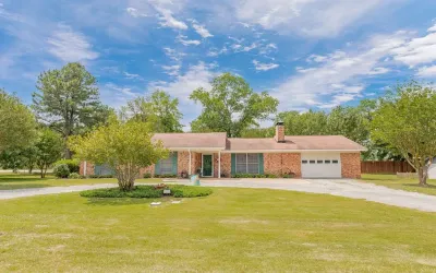 Single Family Residence For Sale in Smith County , 324 Texas Drive, Hideaway, Texas 75771, 3 Bedrooms, 2 Bathrooms, Garage spaces, 1,448 Sqft, built in 1970, Price $265,000, mls#21278259, Real Estate Agent in Hideaway, Homes For Sale in Smith county, Homes For Sale in Hideaway, Realtor in Hideaway Texas, Real Estate Brokerage Independent Realty Texas, Luminita Cordes Realtor