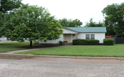 Single Family Residence For Sale in Shackelford County , 800 Griffin Road, Albany, Texas 76430, 4 Bedrooms, 2 Bathrooms, Garage spaces, 1,756 Sqft, built in 1951, Price $298,500, mls#21278675, Real Estate Agent in Albany, Homes For Sale in Shackelford county, Homes For Sale in Albany, Realtor in Albany Texas, Real Estate Brokerage Independent Realty Texas, Luminita Cordes Realtor