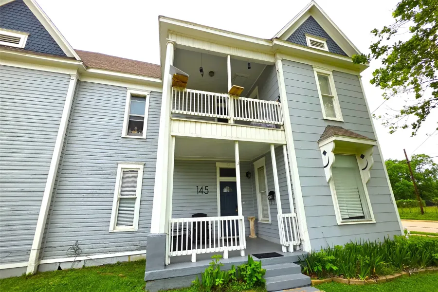 Triplex For Rent in Denton County , 145 N Kealy Street 2, Lewisville, Texas 75057, 1 Bedroom, 1 Bathroom, Garage spaces, 700 Sqft, built in 1905, Price $1,450, mls#21278902, Real Estate Agent in Lewisville, Homes For Rent in Denton county, Homes For Rent in Lewisville, Realtor in Lewisville Texas, Real Estate Brokerage Independent Realty Texas, Luminita Cordes Realtor