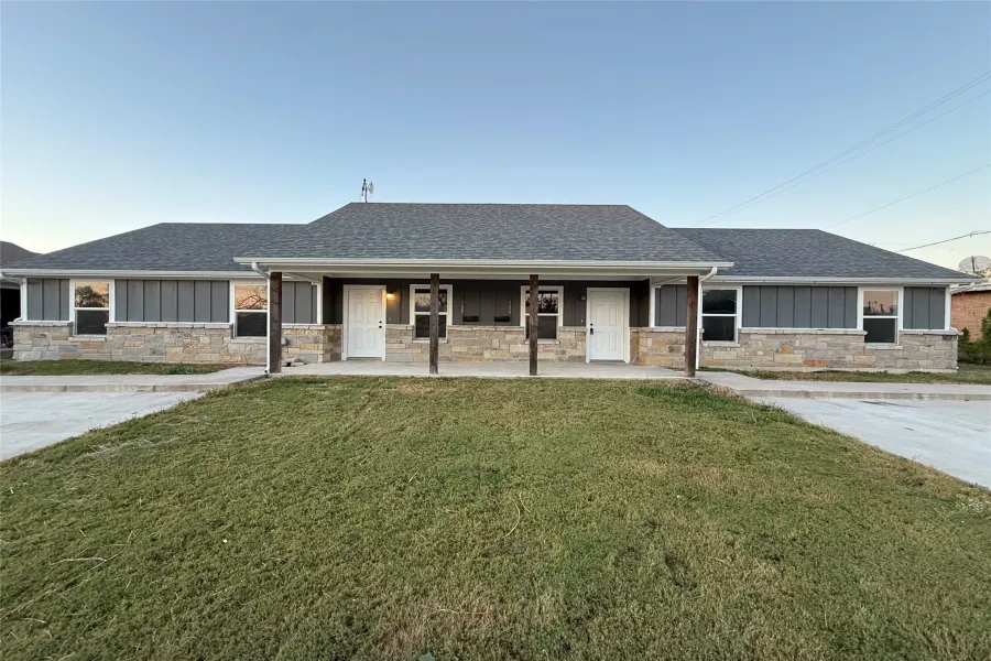 Duplex For Sale in Hill County , 108 W Adams Street, Itasca, Texas 76055, 6 Bedrooms, 4 Bathrooms, Garage spaces, 0 Sqft, built in 2021, Price $375,000, mls#21269217, Real Estate Agent in Itasca, Homes For Sale in Hill county, Homes For Sale in Itasca, Realtor in Itasca Texas, Real Estate Brokerage Independent Realty Texas, Luminita Cordes Realtor