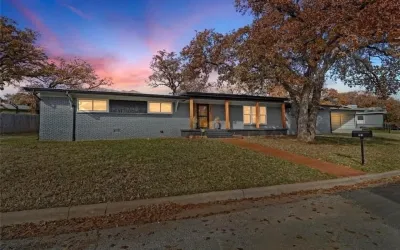 Single Family Residence For Rent in Palo Pinto County , 1201 NW 6th Avenue, Mineral Wells, Texas 76067, 4 Bedrooms, 3 Bathrooms, Garage spaces, 2,991 Sqft, built in 1961, Price $3,700, mls#21279151, Real Estate Agent in Mineral Wells, Homes For Rent in Palo Pinto county, Homes For Rent in Mineral Wells, Realtor in Mineral Wells Texas, Real Estate Brokerage Independent Realty Texas, Luminita Cordes Realtor