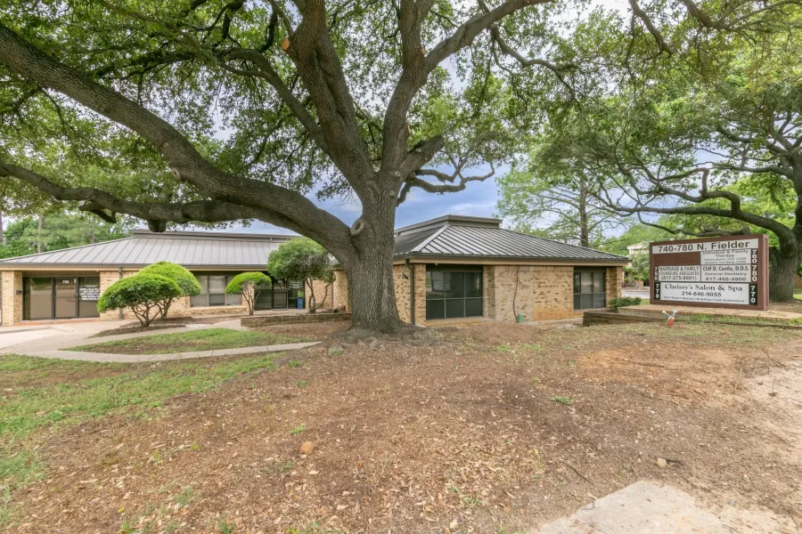 Office For Rent in Tarrant County , 736 N Fielder Road 760, Arlington, Texas 76012, 0, 0, Garage spaces, 0 Sqft, built in 1981, Price $1,500, mls#21279127, Real Estate Agent in Arlington, Homes For Rent in Tarrant county, Homes For Rent in Arlington, Realtor in Arlington Texas, Real Estate Brokerage Independent Realty Texas, Luminita Cordes Realtor