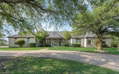 Single Family Residence For Sale in Ellis County , 120 Chambers Drive, Italy, Texas 76651, 4 Bedrooms, 3 Bathrooms, 2 Garage spaces, 3,259 Sqft, built in 1999, Price $449,900, mls#21274412, Real Estate Agent in Italy, Homes For Sale in Ellis county, Homes For Sale in Italy, Realtor in Italy Texas, Real Estate Brokerage Independent Realty Texas, Luminita Cordes Realtor
