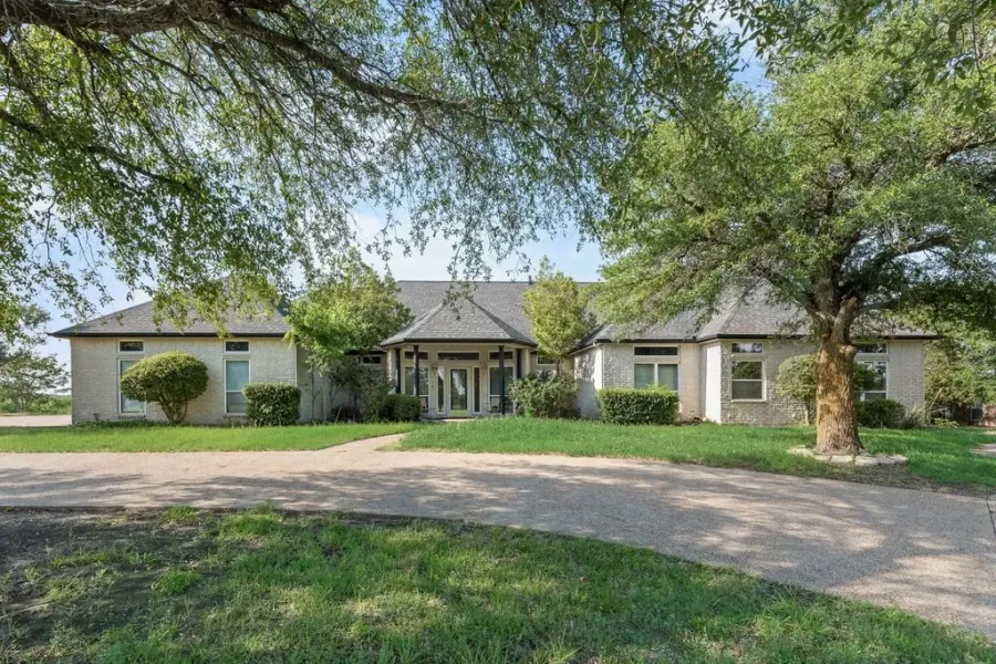 Single Family Residence For Sale in Ellis County , 120 Chambers Drive, Italy, Texas 76651, 4 Bedrooms, 3 Bathrooms, 2 Garage spaces, 3,259 Sqft, built in 1999, Price $449,900, mls#21274412, Real Estate Agent in Italy, Homes For Sale in Ellis county, Homes For Sale in Italy, Realtor in Italy Texas, Real Estate Brokerage Independent Realty Texas, Luminita Cordes Realtor