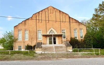 Office For Sale in Gregg County , 201 E Quitman Avenue, Gladewater, Texas 75647, 0, 0, Garage spaces, 0 Sqft, built in 1980, Price $189,000, mls#21280125, Real Estate Agent in Gladewater, Homes For Sale in Gregg county, Homes For Sale in Gladewater, Realtor in Gladewater Texas, Real Estate Brokerage Independent Realty Texas, Luminita Cordes Realtor