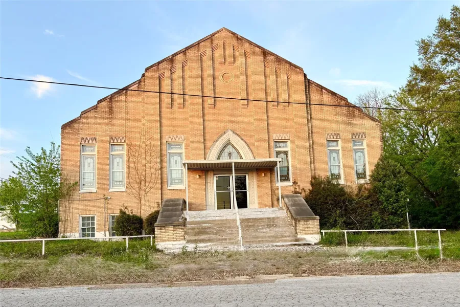 Office For Sale in Gregg County , 201 E Quitman Avenue, Gladewater, Texas 75647, 0, 0, Garage spaces, 0 Sqft, built in 1980, Price $189,000, mls#21280125, Real Estate Agent in Gladewater, Homes For Sale in Gregg county, Homes For Sale in Gladewater, Realtor in Gladewater Texas, Real Estate Brokerage Independent Realty Texas, Luminita Cordes Realtor
