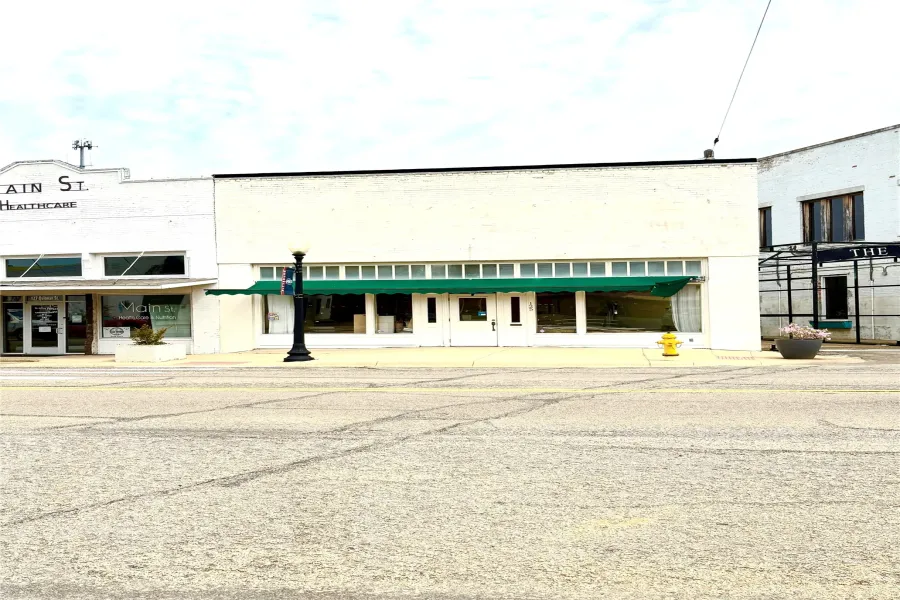 Office For Sale in Camp County , 125 Quitman Street, Pittsburg, Texas 75686, 0, 0, Garage spaces, 0 Sqft, built in 1930, Price $159,000, mls#21280147, Real Estate Agent in Pittsburg, Homes For Sale in Camp county, Homes For Sale in Pittsburg, Realtor in Pittsburg Texas, Real Estate Brokerage Independent Realty Texas, Luminita Cordes Realtor