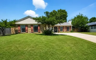 Single Family Residence For Sale in Tarrant County , 3905 Dogwood Court, Fort Worth, Texas 76137, 3 Bedrooms, 2 Bathrooms, 1 Garage spaces, 1,392 Sqft, built in 1983, Price $285,000, mls#21281740, Real Estate Agent in Fort Worth, Homes For Sale in Tarrant county, Homes For Sale in Fort Worth, Realtor in Fort Worth Texas, Real Estate Brokerage Independent Realty Texas, Luminita Cordes Realtor