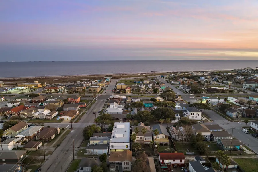 Apartment For Rent in Galveston County , 808 Sealy Street E, Galveston, Texas 77550, 1 Bedroom, 1 Bathroom, Garage spaces, 500 Sqft, built in 2023, Price $1,299, mls#21282020, Real Estate Agent in Galveston, Homes For Rent in Galveston county, Homes For Rent in Galveston, Realtor in Galveston Texas, Real Estate Brokerage Independent Realty Texas, Luminita Cordes Realtor