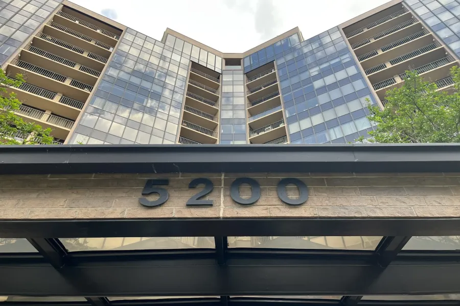 Condominium For Sale in Dallas County , 5200 Keller Springs Road 1236, Dallas, Texas 75248, 1 Bedroom, 2 Bathrooms, Garage spaces, 1,685 Sqft, built in 1981, Price $290,000, mls#21280976, Real Estate Agent in Dallas, Homes For Sale in Dallas county, Homes For Sale in Dallas, Realtor in Dallas Texas, Real Estate Brokerage Independent Realty Texas, Luminita Cordes Realtor