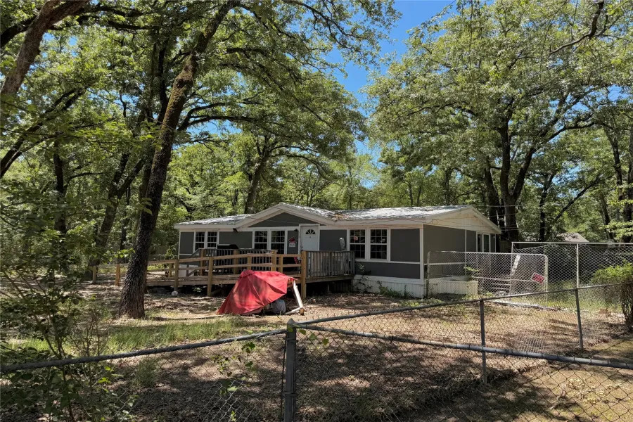 Mobile Home For Sale in Henderson County , 115 Fernwood Drive, Mabank, Texas 75156, 3 Bedrooms, 2 Bathrooms, Garage spaces, 1,144 Sqft, built in 1997, Price $117,000, mls#21261290, Real Estate Agent in Mabank, Homes For Sale in Henderson county, Homes For Sale in Mabank, Realtor in Mabank Texas, Real Estate Brokerage Independent Realty Texas, Luminita Cordes Realtor