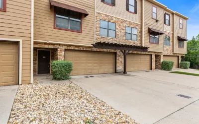 Condominium For Sale in Mc Lennan County , 2410 S 2nd Street 1270, Waco, Texas 76706, 2 Bedrooms, 3 Bathrooms, 2 Garage spaces, 1,240 Sqft, built in 2009, Price $230,000, mls#21282165, Real Estate Agent in Waco, Homes For Sale in Mc Lennan county, Homes For Sale in Waco, Realtor in Waco Texas, Real Estate Brokerage Independent Realty Texas, Luminita Cordes Realtor